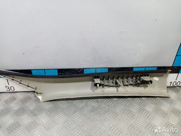 Б/У Обшивка стойки кузова передняя левая#001