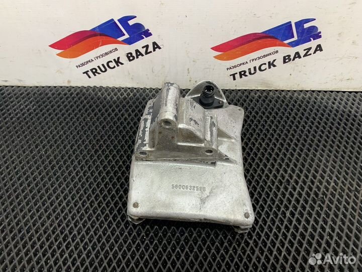 Кронштейн блока управления двигателем