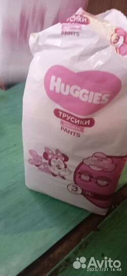 Продам памперсы хагис для девочек цена за обе