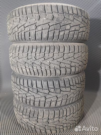 Roadstone Winguard WinSpike 215/55 R17