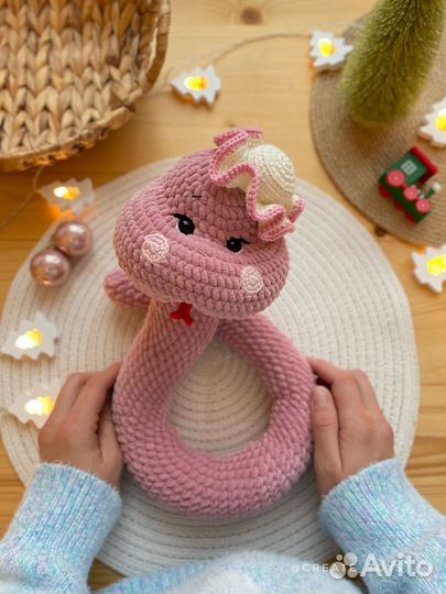 Игрушка змейка вязаная