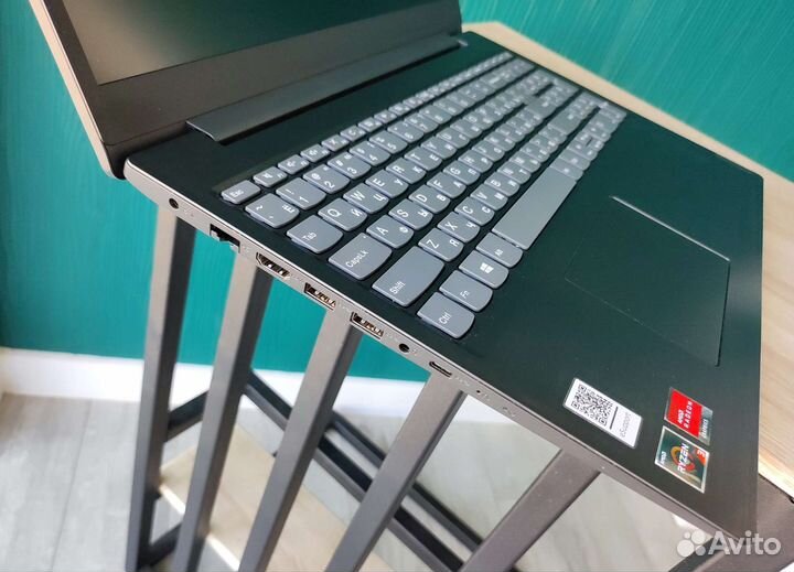 Lenovo 2022 Ryzen3/Vega3 2gb/SSD500