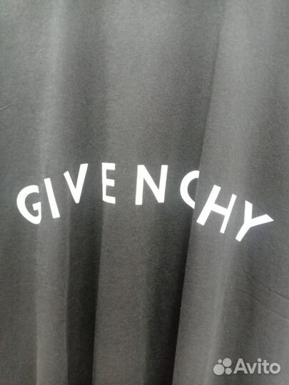 Футболка Givenchy