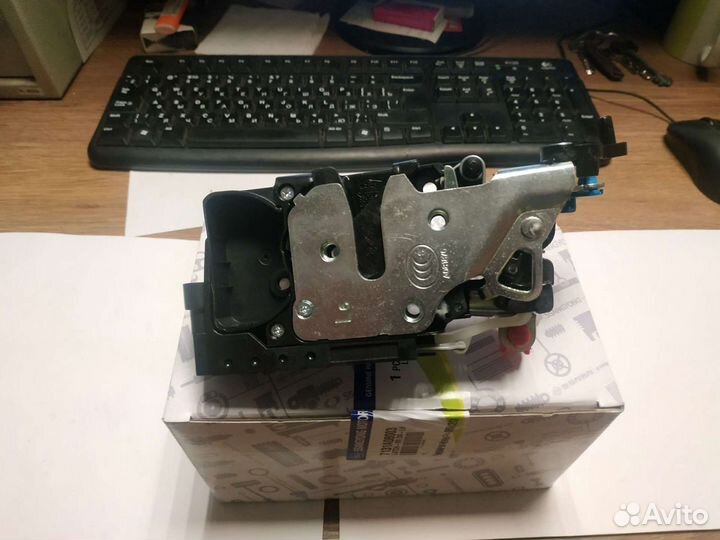 Замок двери задней левой Ssang Yong Rexton