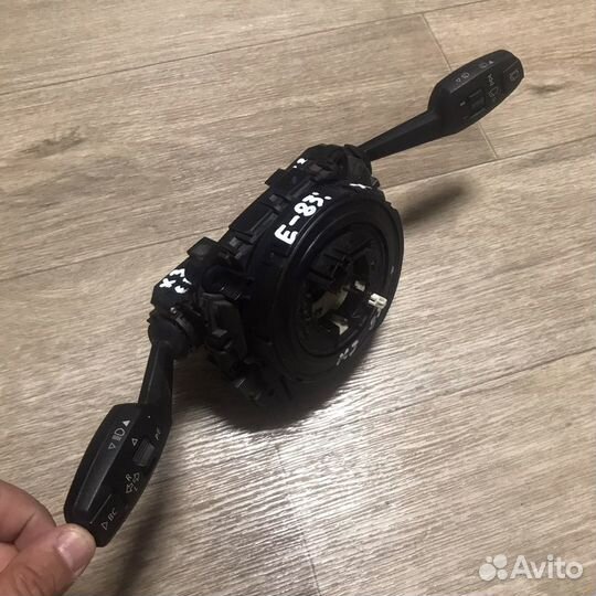 На Бмв Х3,Е87 Подрулевой шлейф с переключателями