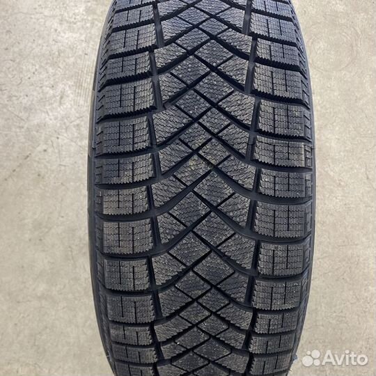 Pirelli Ice Zero FR 215/55 R18 99H