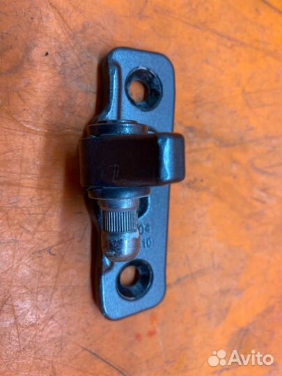 Петля двери верхняя задняя правая Mercedes C-Class