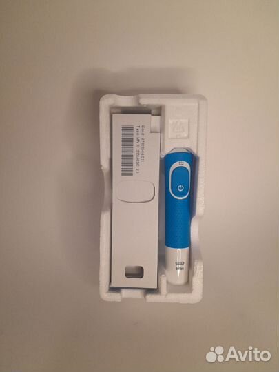 Электрическая зубная щетка oral b новая