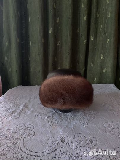 Женские меховые шапки