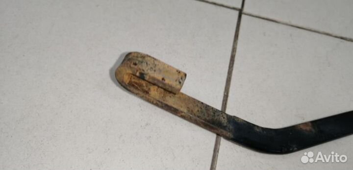 Поводок стеклоочистителя передний левый Hyundai So