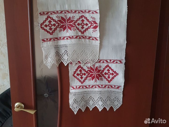 Рушник старинный с вышивкой и кружевом