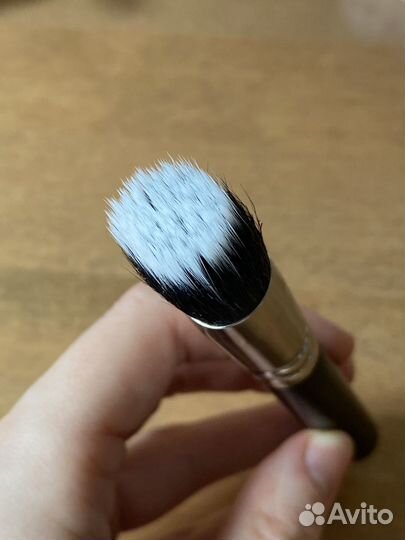 Кисть MAC 130 sh дуофибра для макияжа лица