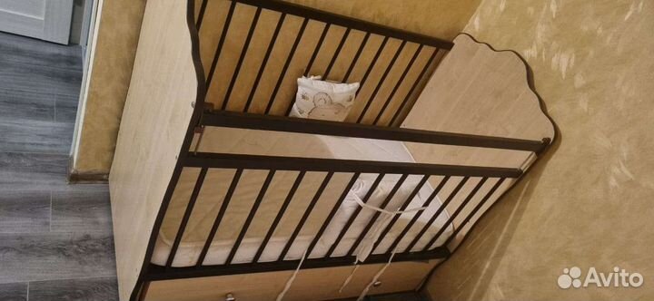 Детская кровать с маятником и ящиком