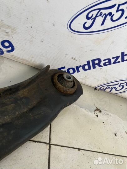 Рычаг подвески передний правый Renault Captur J5