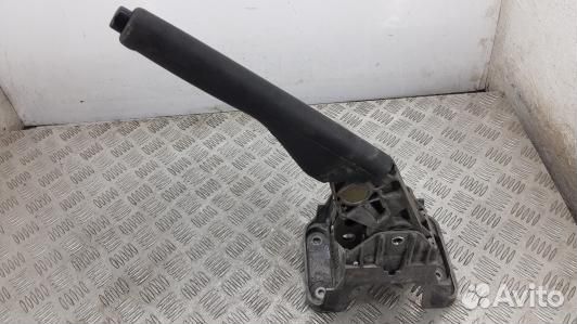 Рычаг ручного тормоза (ручник) volkswagen touran