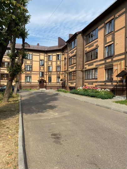 3-к. квартира, 103,3 м², 1/3 эт.