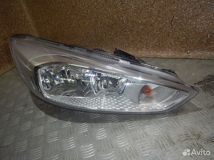 Фара правая для Ford Focus 3