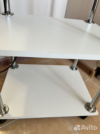 Тележка косметолога и лампа