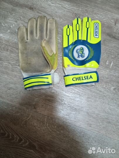 Футбольные вратарские перчатки