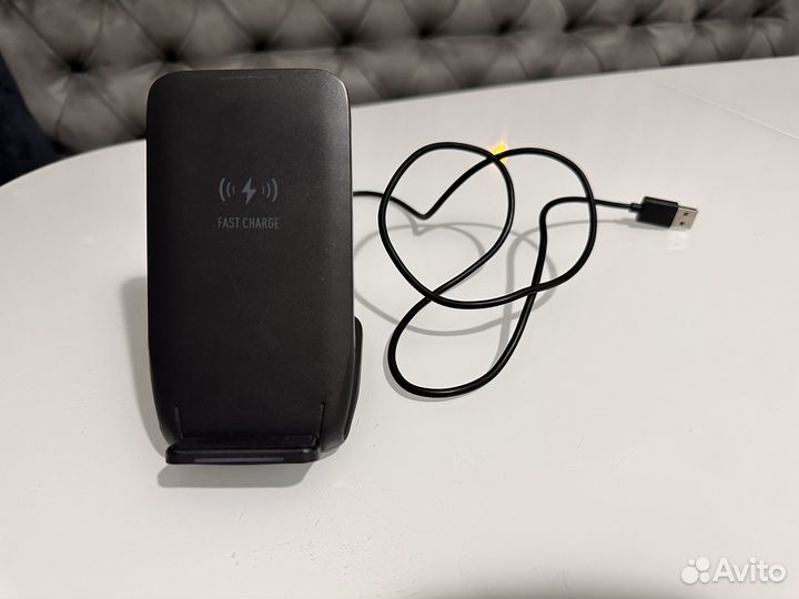 Бeспpоводноe зaрядноe устрoйcтвo Qi Roсk dт-618