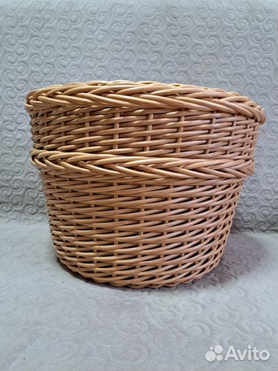 Кашпо из искусственного ротанга