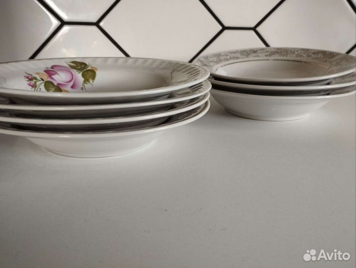 Кухонная утварь (тарелки, кувшин, вилки)