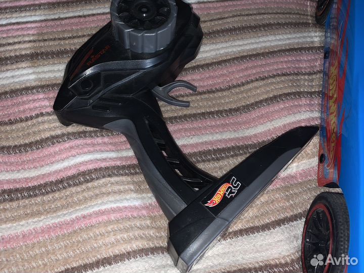 Автомобиль на пульте hotwheels
