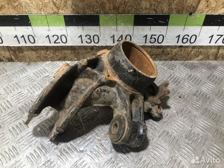 Кулак задний правый Volkswagen Touareg 2002 2010