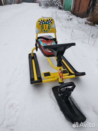 Детский снегокат со спинкой