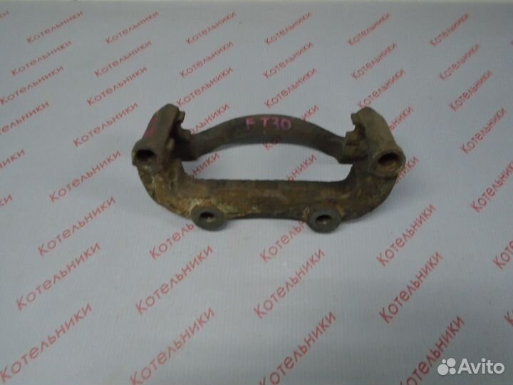 Nissan 41011-8H300 Скоба суппорта левого