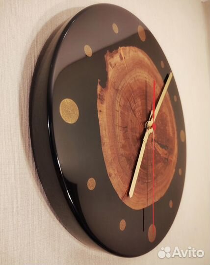 Часы из дерева и эпоксидной смолы