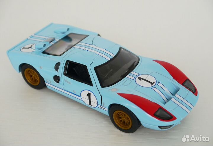 Машинка 1966 Ford GT40 MK II металл Kinsmart 1/32