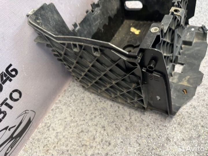 Площадка аккумулятора Renault Fluence 1