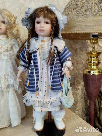 Кукла фарфоровая