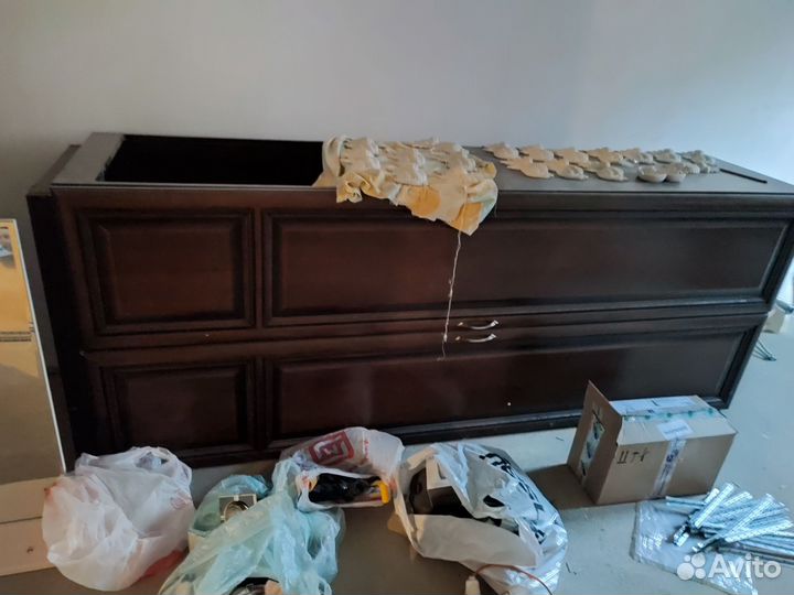 Шкаф распашной с тумбой и зеркалом