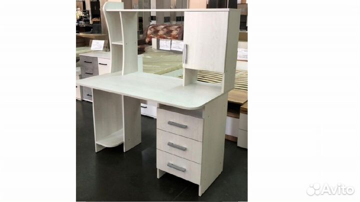 Стол компьютерный №5