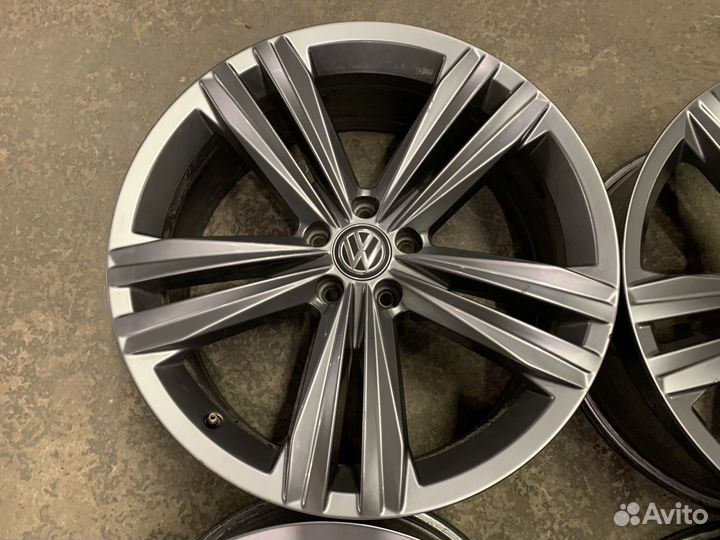 Комплект дисков оригинал Volkswagen sebring R20