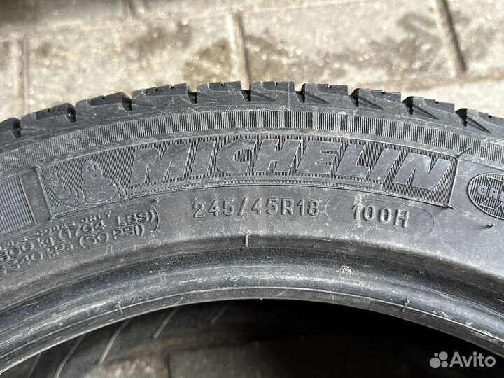 Michelin X-Ice XI3 245/45 R18 100H