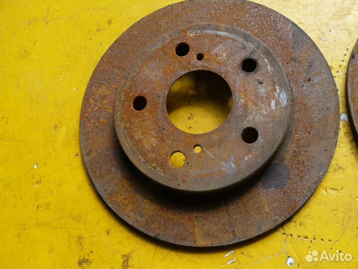 Задние тормозные диски Toyota Auris E15