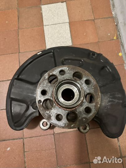 Поворотный кулак передний правый GLK 300 X204