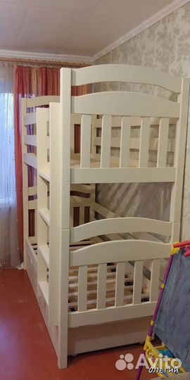 Детская двухъярусная кровать