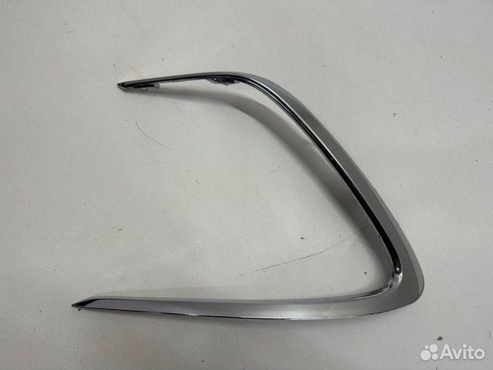 Молдинг бампера передний левый Toyota Camry