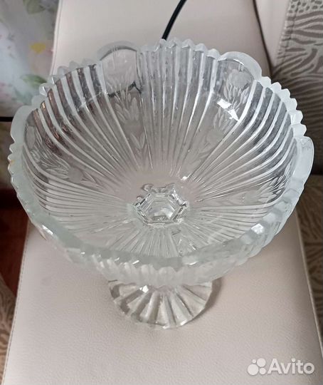 Хрустальная ваза для фруктов на ножке
