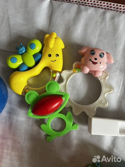 Мобиль и игрушки малышу