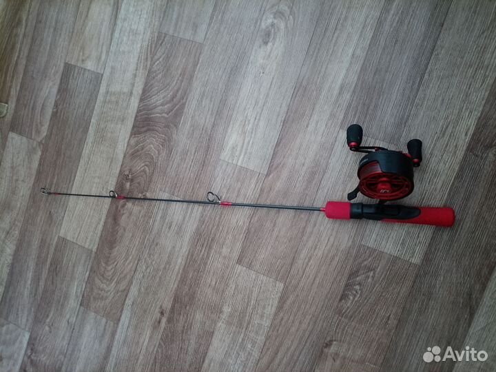 Зимняя удочка и катушка для ловли судака