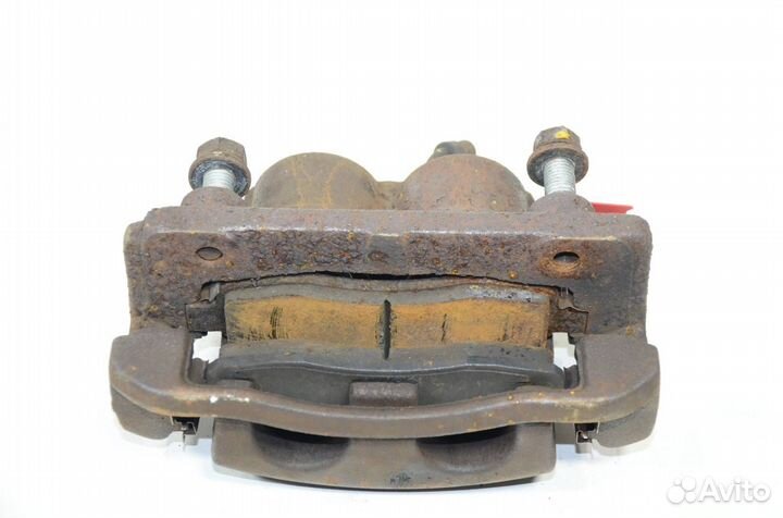 Суппорт передний левый Nissan Armada TA60 5.6 2003