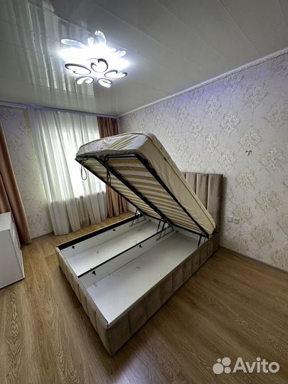 Кровать двухспальная с матрасом бу 160 200