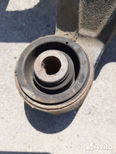 Кулак задний левый Suzuki Grand Vitara 3