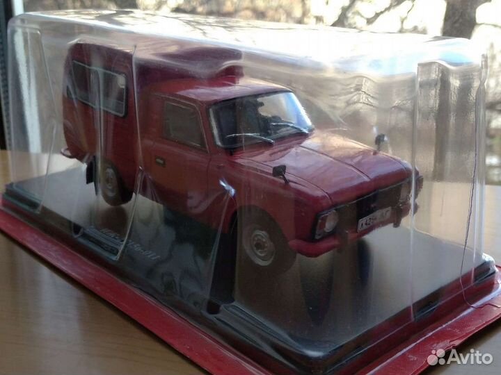 Модель автомобиля иж-27156-011 1:24 Ашет #92