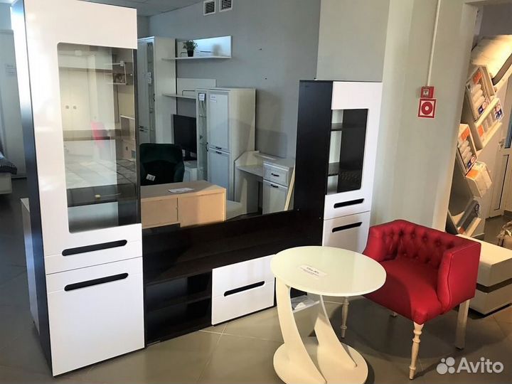 Стенка в гостиную венге/белая 2,4м